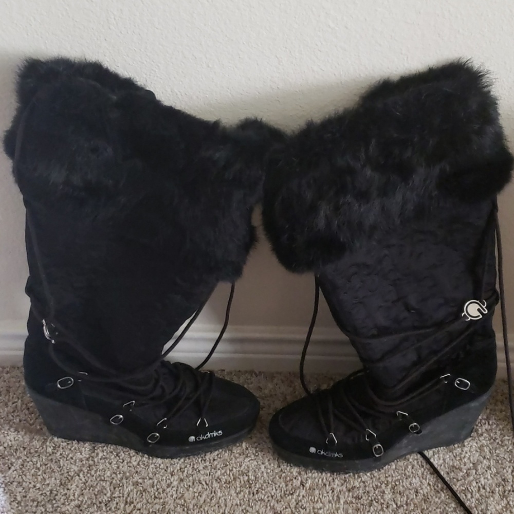 Akdmks fur lined, wedge snow boots